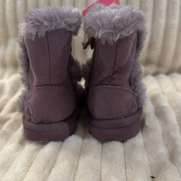 Airwalk Myra - NWT - Toddler Girls winter suede boots. Size 2 - Picture 5 of 6